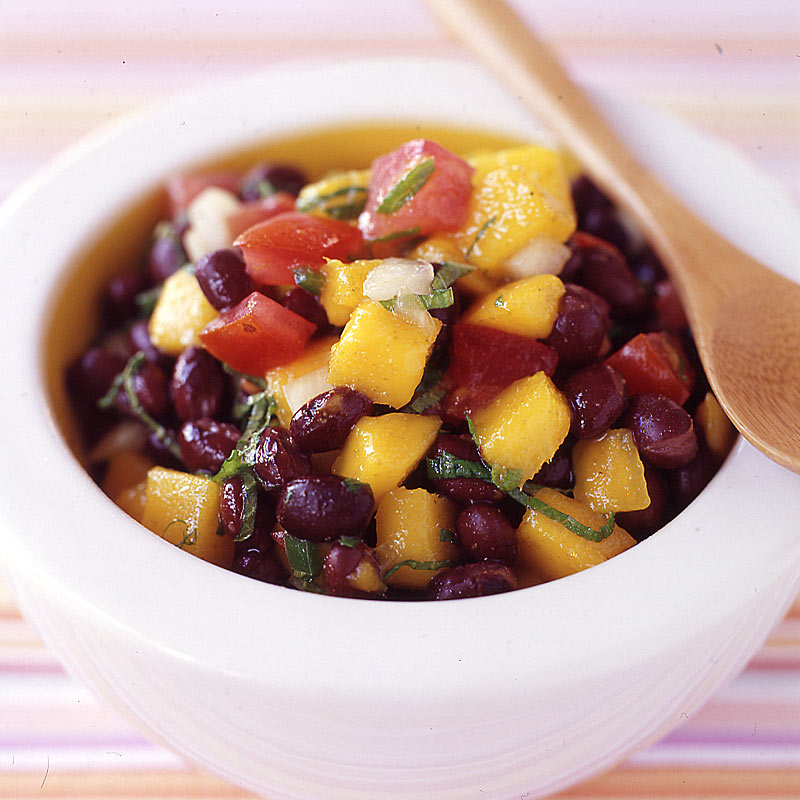 Salade aux haricots rouges, mangue et tomates