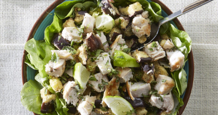 Salade de poulet aux aubergines croustillantes, sauce miel citron