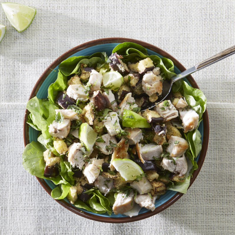 Salade de poulet aux aubergines croustillantes, sauce miel citron