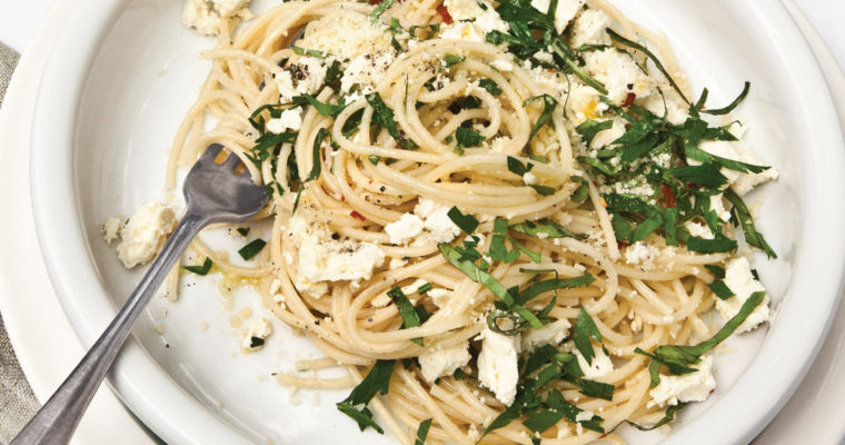 Pâtes au citron, basilic et mozzarella