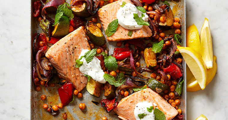 Saumon grillé, pois chiches et poivrons rouges