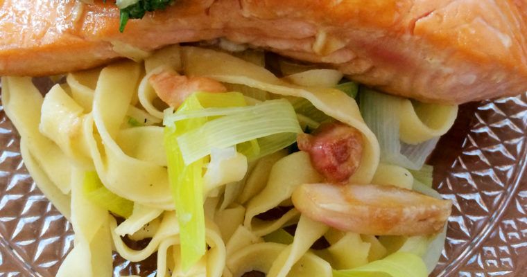 Saumon mariné au sirop d’érable et tagliatelle de poireaux