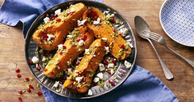Courge butternut aux pistaches, pesto & feta